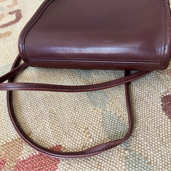 Elegant Brown Leather Crossbody Bag - Picture 8 of 8